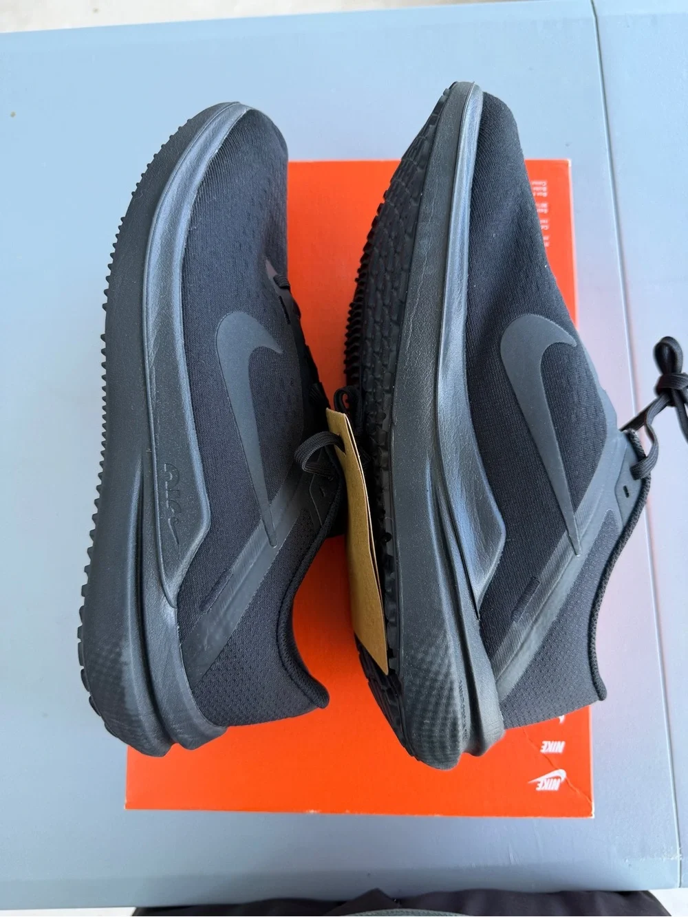 NEW Nike women’s size 10 air winflo Black Low-Top Athletic running shoe
